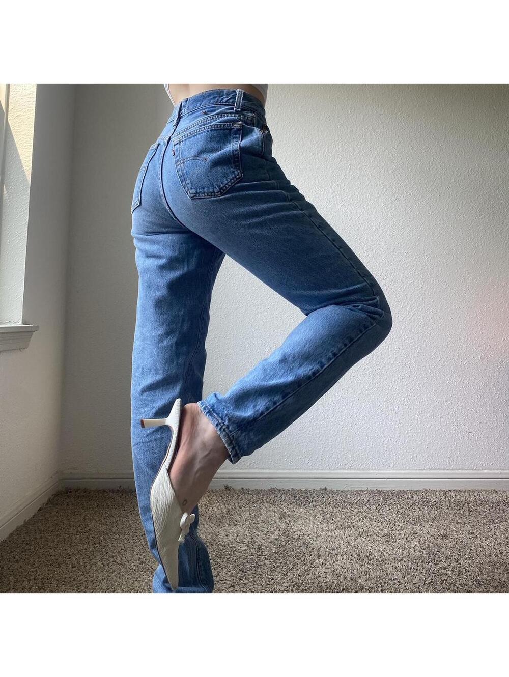 Vintage authentic Levi’s 90s high waisted straight leg classic fit blue jeans